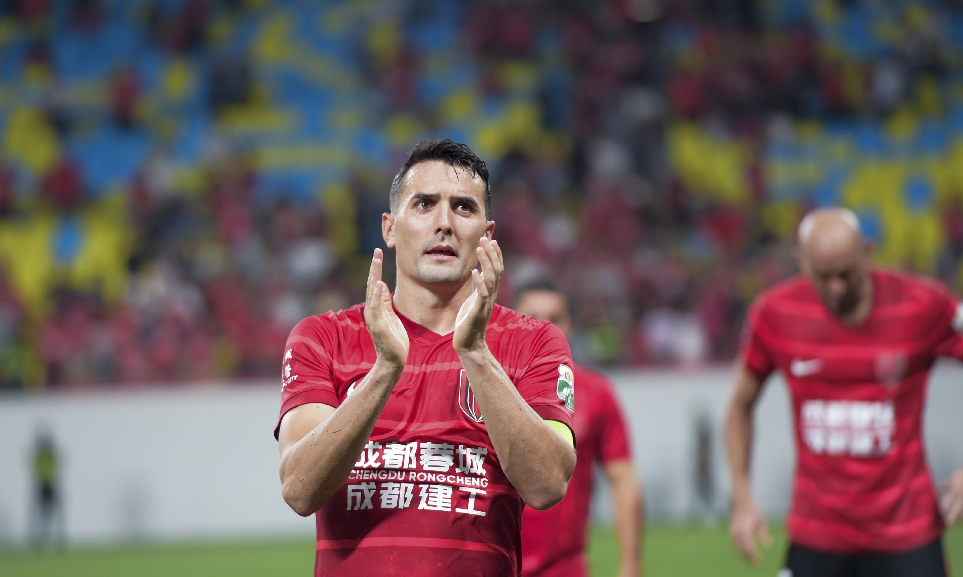 关于赛后上海海港调整名单以备欧冠；豪取连胜环节打磨；底气十足；球探报告显示潜力的信息